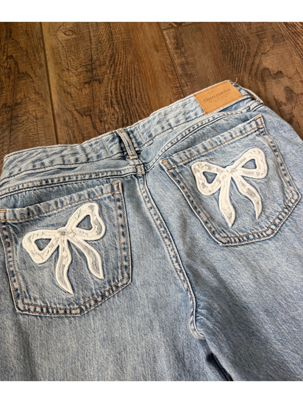Abercrombie Kids - low rise baggy 13/14 short Light Wash Bow Back Pocket Jeans